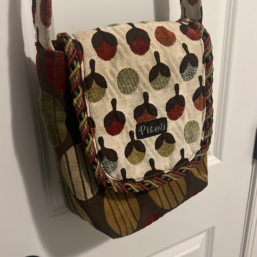 Pitou Fall 70’s style Acorn Crossbody Flap Purse like new condition super unique